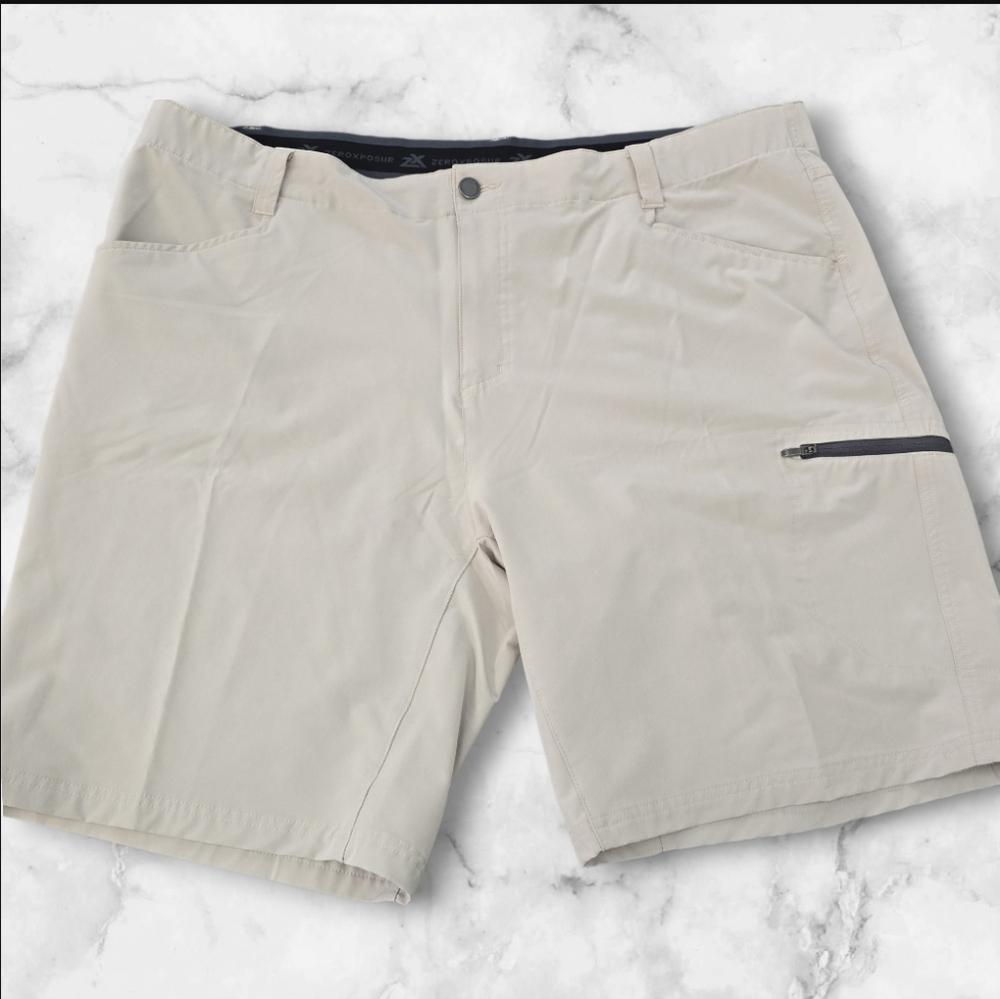 ZeroXposur Men's Light Khaki Travel Series Flat Front Shorts (SIZE: 42)